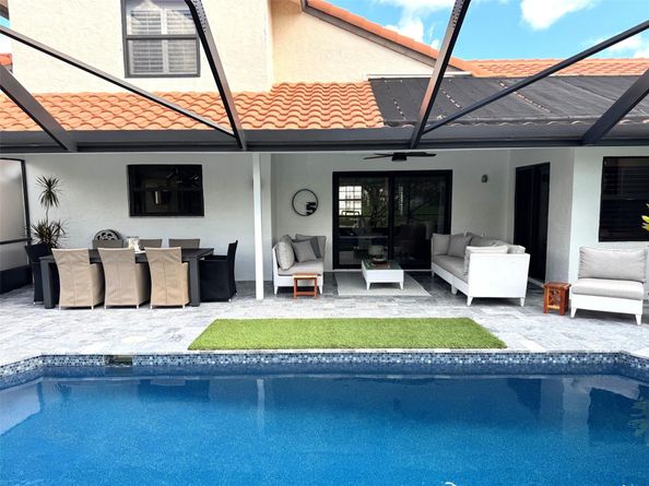 18 Capitol Ct, Deerfield Beach FL 33442