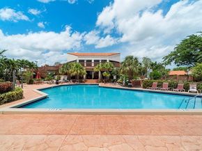 18 Capitol Ct, Deerfield Beach FL 33442