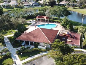 18 Capitol Ct, Deerfield Beach FL 33442