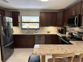 18 Capitol Ct, Deerfield Beach FL 33442