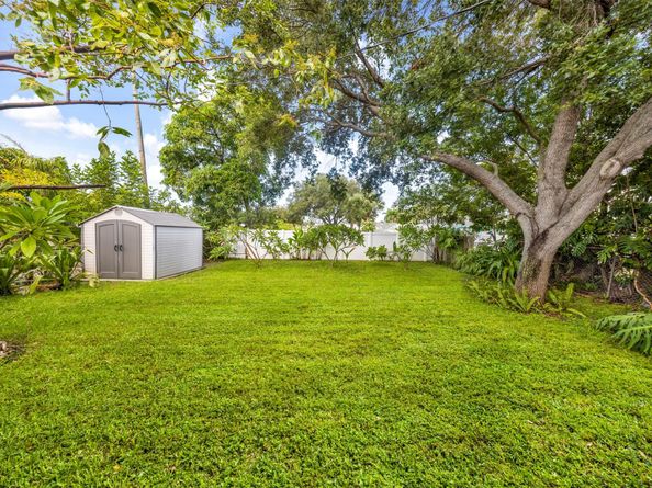 3433 NE 13th Ave, Oakland Park FL 33334
