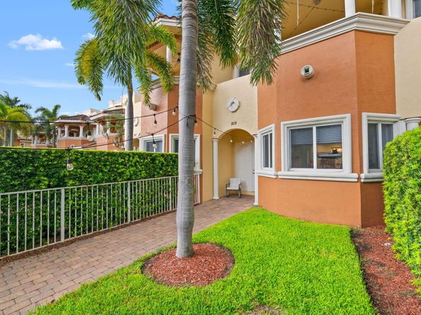919 NE 17th Way, Fort Lauderdale FL 33304
