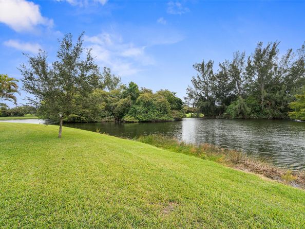 3056 Deer Creek Lake Shore Dr 3056, Deerfield Beach FL 33442