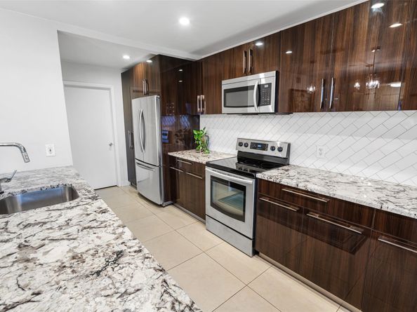 3056 Deer Creek Lake Shore Dr 3056, Deerfield Beach FL 33442