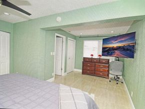 124 Davis Road, Palm Springs FL 33461