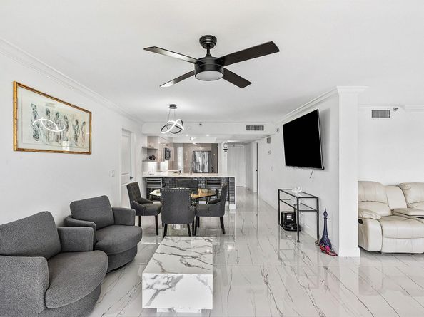 18 Royal Palm Way 109, Boca Raton FL 33432