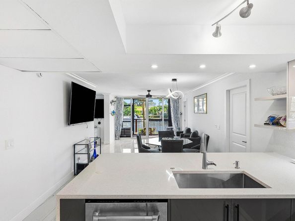 18 Royal Palm Way 109, Boca Raton FL 33432