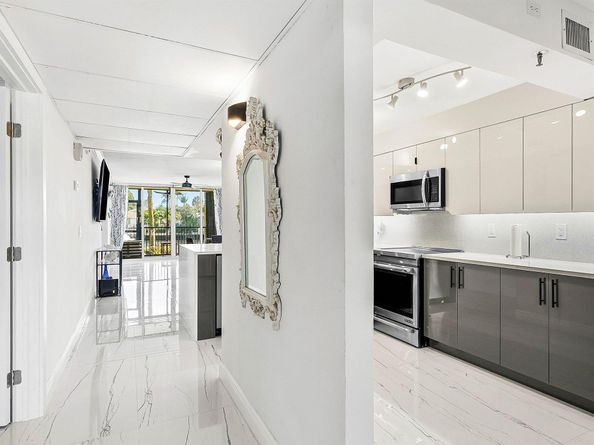 18 Royal Palm Way 109, Boca Raton FL 33432