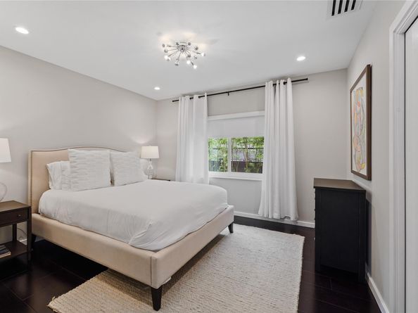 325 Seven Isles Dr, Fort Lauderdale FL 33301