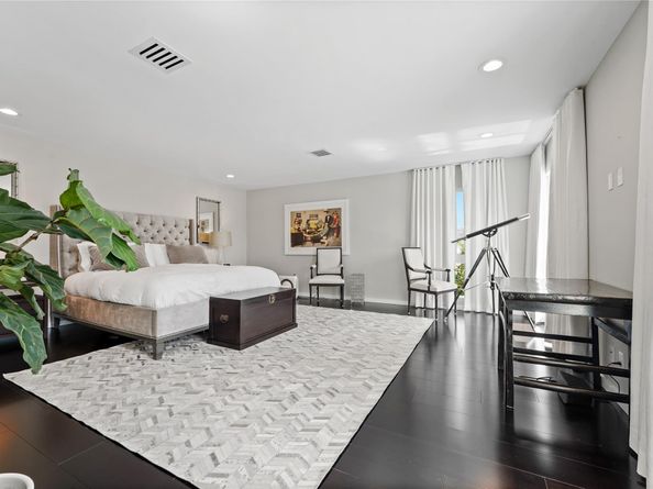 325 Seven Isles Dr, Fort Lauderdale FL 33301