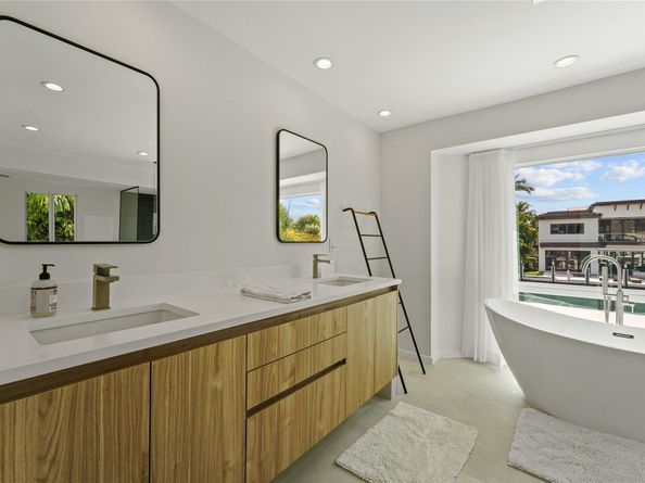 325 Seven Isles Dr, Fort Lauderdale FL 33301