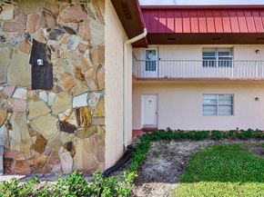 12021 W Greenway Drive 105, Royal Palm Beach FL 33411