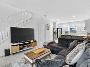 523 SW 19th Ter, Fort Lauderdale FL 33312