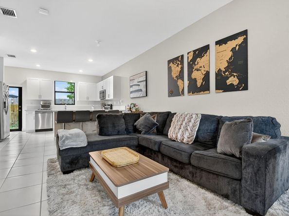 523 SW 19th Ter, Fort Lauderdale FL 33312