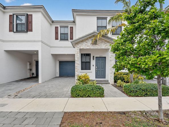 523 SW 19th Ter, Fort Lauderdale FL 33312