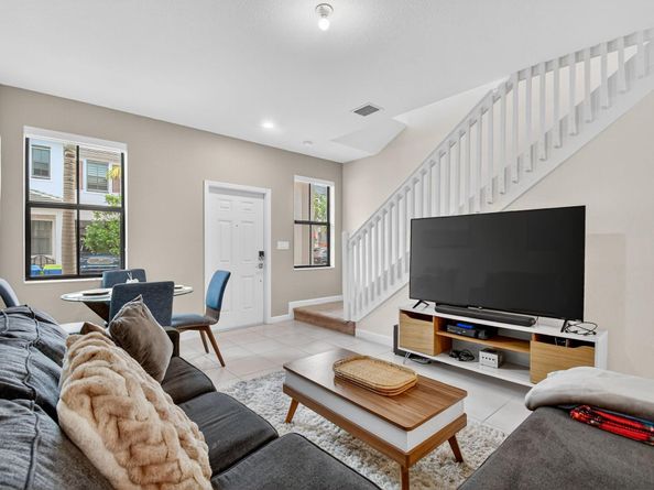 523 SW 19th Ter, Fort Lauderdale FL 33312