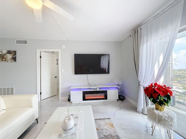 2731 NE 14th Street Cswy 812, Pompano Beach FL 33062