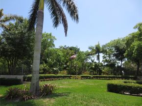 102 Royal Park Dr 3F, Oakland Park FL 33309