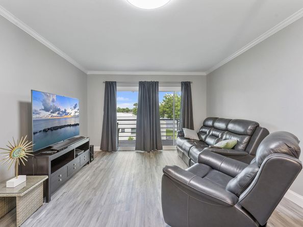 118 Lake Constance Drive, West Palm Beach FL 33411