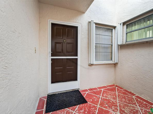 6065 Sunny Manor Court, Delray Beach FL 33484