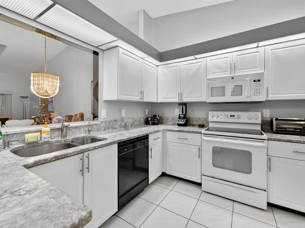 6065 Sunny Manor Court, Delray Beach FL 33484