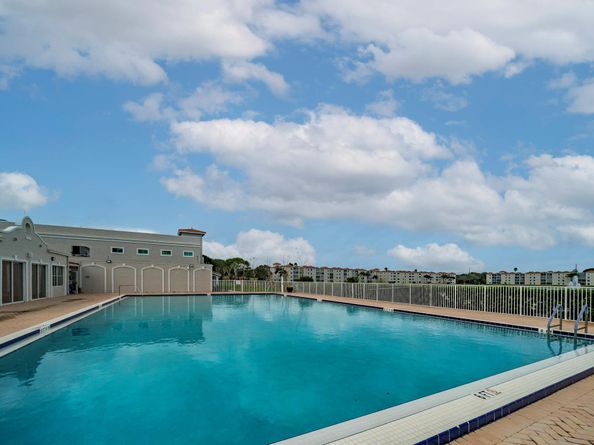 6065 Sunny Manor Court, Delray Beach FL 33484