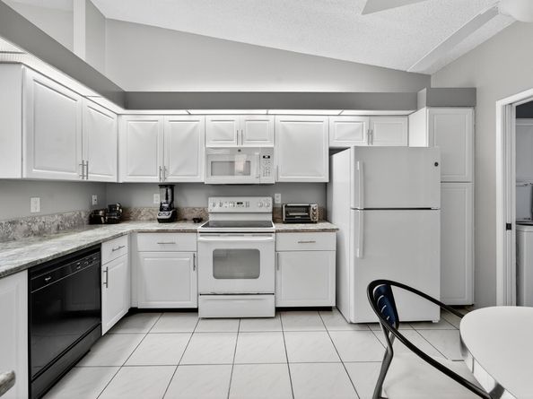 6065 Sunny Manor Court, Delray Beach FL 33484