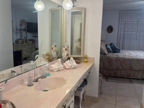 3940 NW 42nd Ave 312, Lauderdale Lakes FL 33319