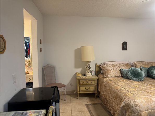 3940 NW 42nd Ave 312, Lauderdale Lakes FL 33319