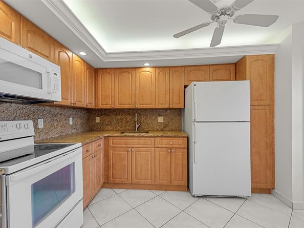 3520 Oaks Way 806, Pompano Beach FL 33069