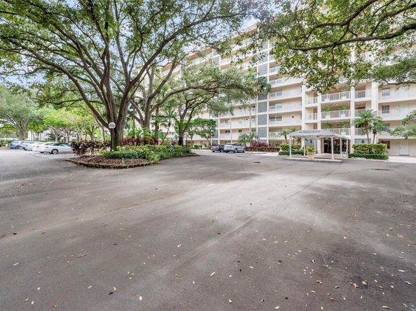 3520 Oaks Way 806, Pompano Beach FL 33069