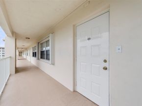 3520 Oaks Way 806, Pompano Beach FL 33069