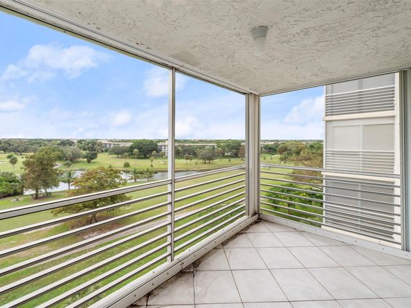 3520 Oaks Way 806, Pompano Beach FL 33069