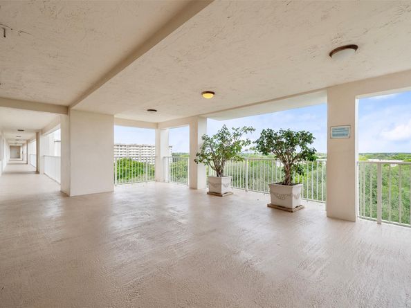 3520 Oaks Way 806, Pompano Beach FL 33069