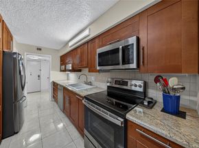 4702 Fountains Dr 205, Lake Worth FL 33467