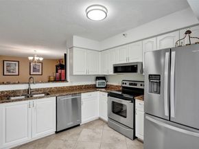 127 Yacht Club Way 112, Hypoluxo FL 33462