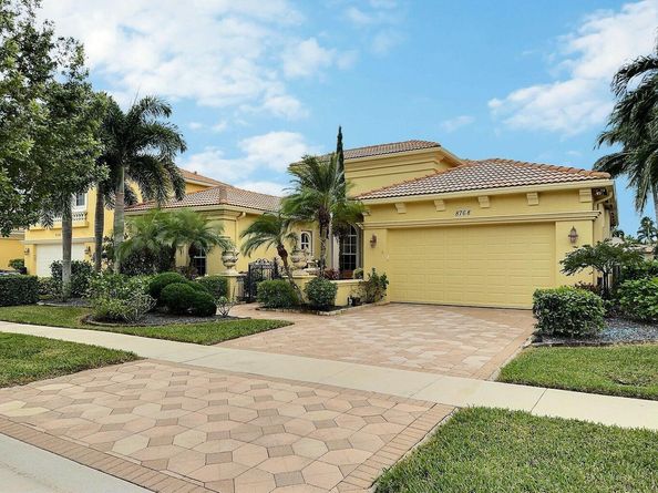 8768 Via Prestigio E, Wellington FL 33411