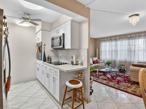 1069 Cornwall D D, Boca Raton FL 33434