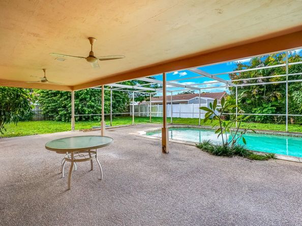 1901 SW 75th Ave, Plantation FL 33317