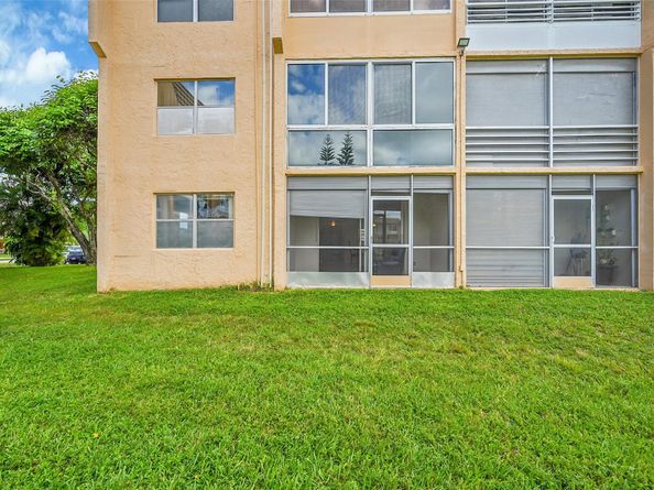 9261 Sunrise Lakes Blvd 112, Sunrise FL 33322