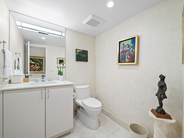 100 Sunrise Avenue 303, Palm Beach FL 33480