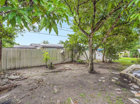 2011 NW 185th Ter, Miami Gardens FL 33056