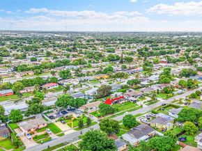2011 NW 185th Ter, Miami Gardens FL 33056
