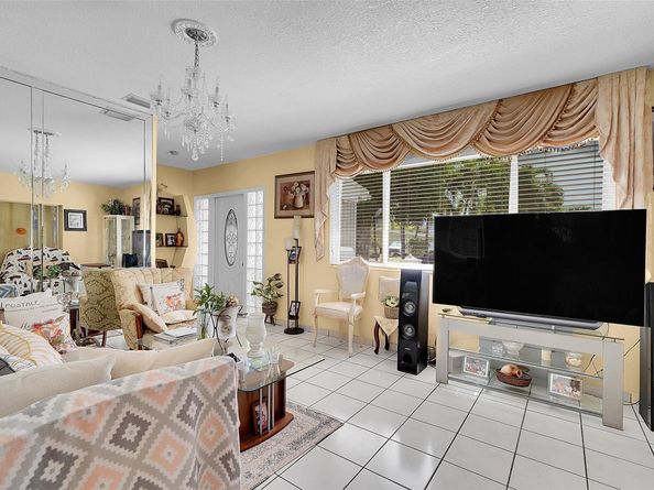2011 NW 185th Ter, Miami Gardens FL 33056