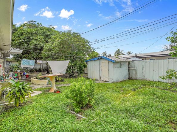 2011 NW 185th Ter, Miami Gardens FL 33056