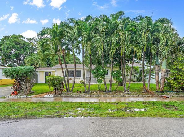 2011 NW 185th Ter, Miami Gardens FL 33056