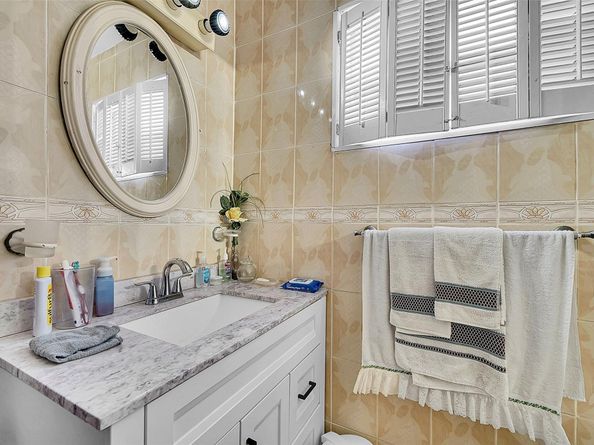 2011 NW 185th Ter, Miami Gardens FL 33056