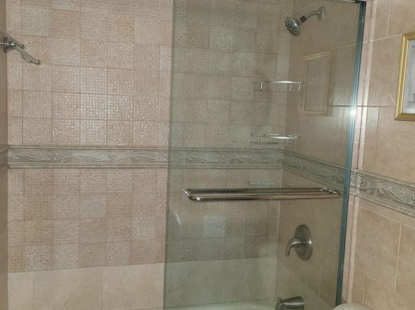 1275 W 35th St 61B, Hialeah FL 33012