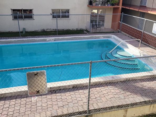 1275 W 35th St 61B, Hialeah FL 33012