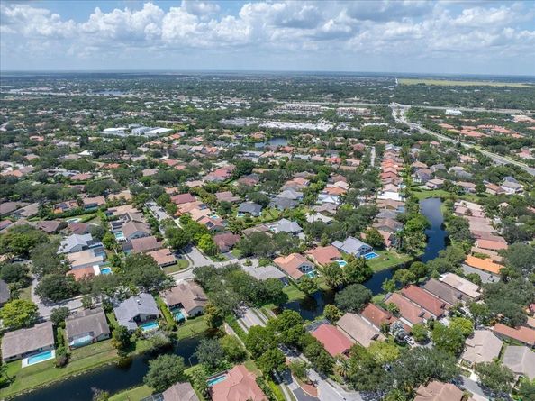 4911 NW 96th Dr, Coral Springs FL 33076